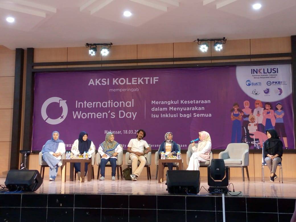Aksi kolektif peringati hari perempuan internasional di Makassar, apresiasi karya jurnalis. (Foto: Rakyat.News/Regent Aprianto)