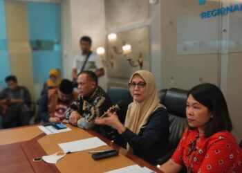 Enriany Muis, Regional Head 4 Pelindo (tengah) beri keterangan soal kesiapan PT Pelindo sambut arus mudik lebaran 2023. (Foto: Rakyat.News/Thania Novita)