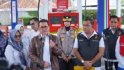 Menteri Perdagangan, Budi Santoso Bersama Tim Bareskrim Polri Saat Periksa Praktik Kecurangan Stasiun Pengisian Bahan Bakar Umum (SPB) Sukabumi