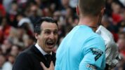 Pelatih Aston Villa Unai Emery Saat Melayangkan Protes Terhadap Kinerja Wasit Thomas Bramall Usai The Villans Kalah Dari MU