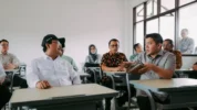 Sekretaris Kabinet (Seskab), Teddy Indra Wijaya Bersama Menteri Sosial, Saifullah Yusuf (Gus Iful) Saat Meninjau Rencana Lokasi Rakyat di Sentra Terpadu Pangudi Luhur (STPL) Bekasi, Jawa Barat, Sabtu (8/3/2025).