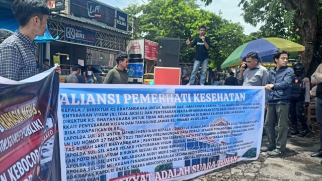 Massa Geruduk RS Bhayangkara Makassar, Desak Tindak Oknum Penyebar Visum Selebgram NR